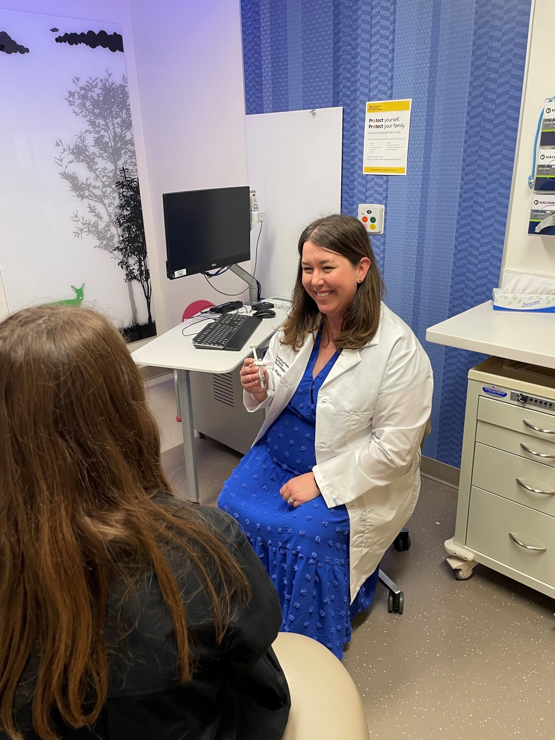 Kelly Hoenig meeting with a patient.